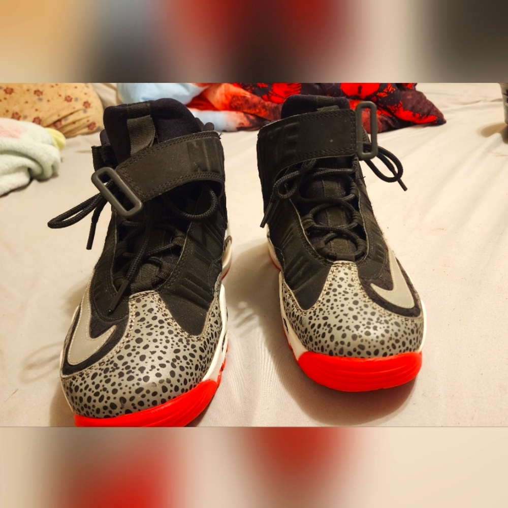 Nike ken griffey safari sz 8.5 mens